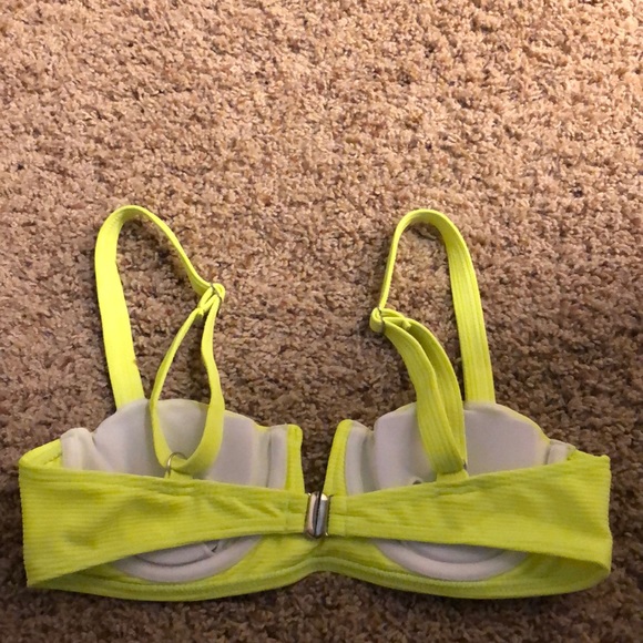Adjustable strap Yellow swim top !✨ - Picture 2 of 2